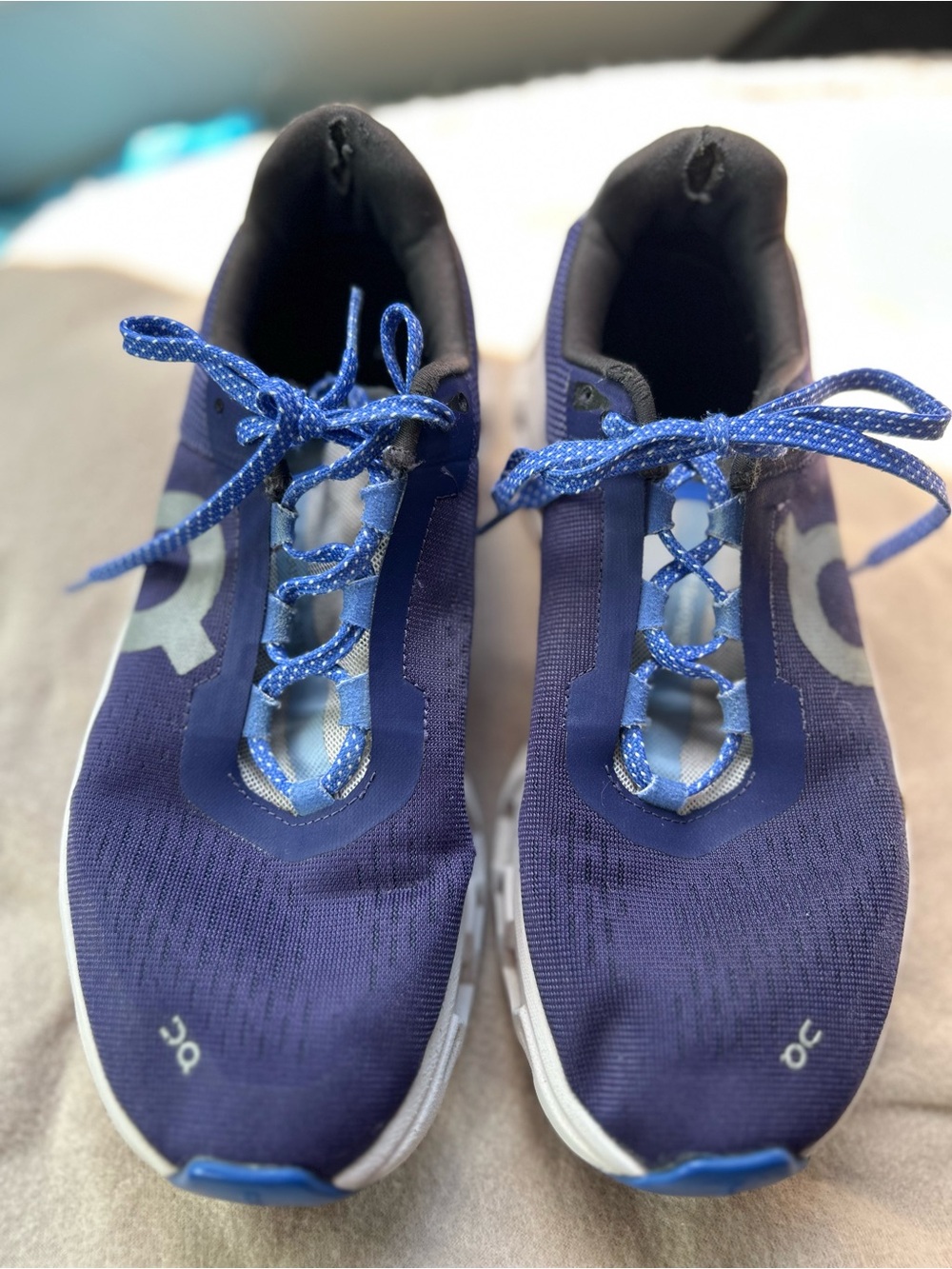 On Cloud monster womens Navy and Light Blue size 9.5 - Picture 2 of 9